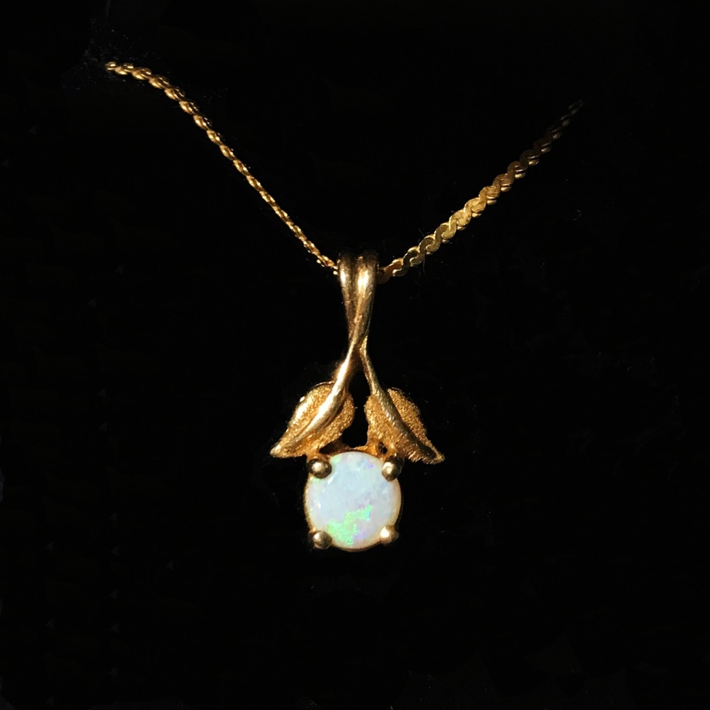 14k Gold Opal Pendant Necklace